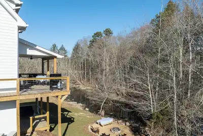 Image de New 3b\/3ba waterfront construction on the South Holston River 1 mile from town.