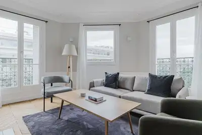 Image de Blueground | Batignolles, near markets & shops