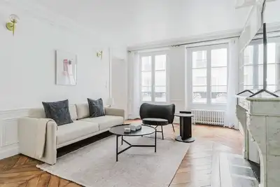 Blueground | Miromesnil, elev, nr Parc Monceau