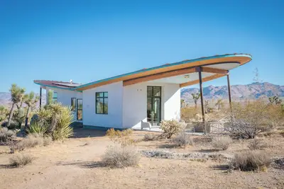 Image de Mesa Sky Disk - Eco-Chic Desert Escape - Strawbale House - Cabin