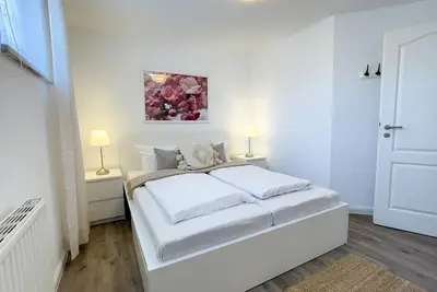 Image de Kapitänshaus FeWo 7 - Captain's house FeWo 7 - Holiday apartment close to the beach in the