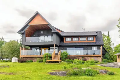 Image de Lakeside Summer Sanctuary on Little Bald Lake