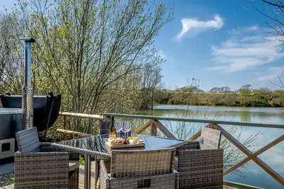 Image de Four Lakes Retreat In Two