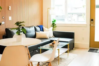 Image de Luxury Scandinavian Suite Retreat | Cozy and Bright | North Vancouver