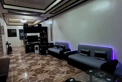 Image de Spacious 3-Floor, 6-Bedroom House w/ Wifi, Ac, Ktv, Swimming Pool, 30+Pax