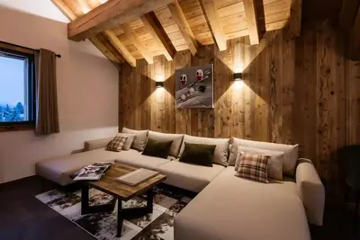 Chalet en triplex 14 personnes 5* exposé Sud-Est