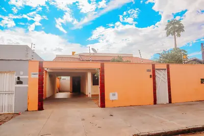Image de Cozy 3\/4 House - Air conditioning in 3\/4. Garage.
