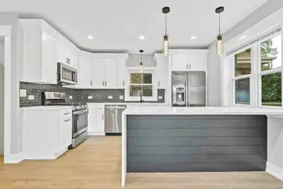 Image de House with garage, outdoor dining and basement bar