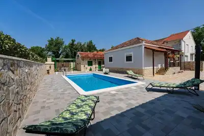 Image de Belle maison à Benkovac avec WiFi