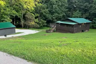 Image de Charming 2-bedroom house located in beautiful wooded setting!