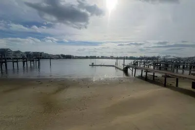 Image de Har60 | 6br 3ba Lakefront Paradise with its own shoreline & dock! by Shore Points Vacations