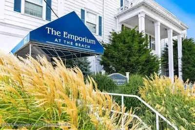 Image de Emp207 | Luxury 2br 2ba Rental in The Emporium! 30 Day Minimum = Great Deal!