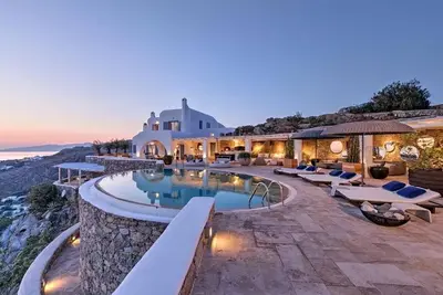 Image de Sunset Views Villa with Delightful Furniture