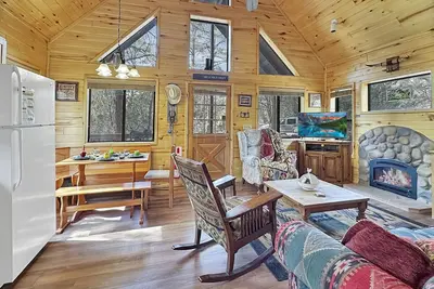 Image de The Maverick | Hot Tub • Loft • Pets Welcome