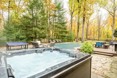Image de Lakeside Home With Pool & Hot Tub! Close To Beach!