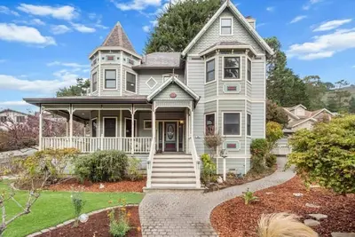 Image de Spacious 4-Br house; 1 mi from beach, 10 mins from Sf