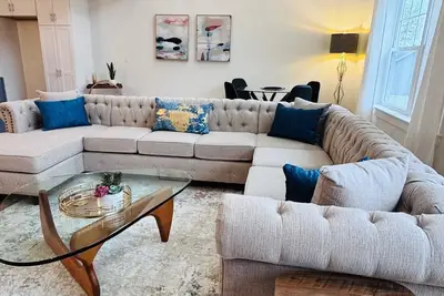 Image de Minute of Peace:  Brand New Spacious Condo In the Heart of Ogt!