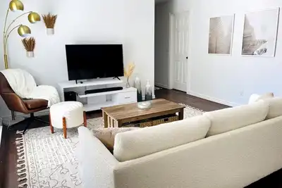 Image de Cozy Stadium Retreat - 1mi Walk