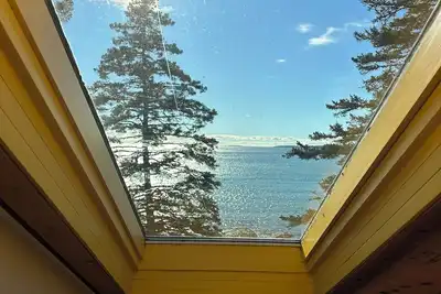 Image de Charming 2-bedroom cottage on the ocean with private beach & pool