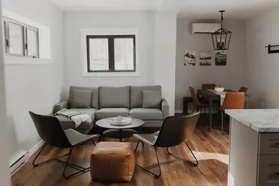 Image de Calvin Container Cottage - A shipping container cottage w\/ all modern amenities!