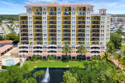 Image de Florida Gulf Coast 3-bedroom, 2-bathroom deluxe condominium, near beaches.