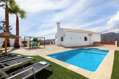Image de Rural house with incredible views to the sea and mountains of the area.