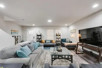 Image de The Grey River Home near Lockheed /Fw Stockyards