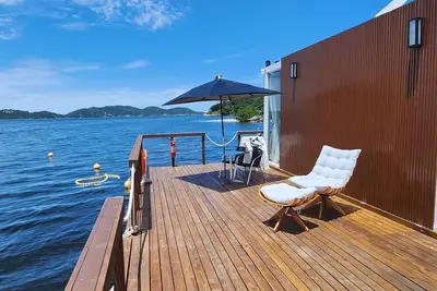 Image de Sky Summer House Boat - Floating House on the Magic Island