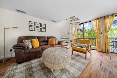 Image de Charming Waterfront Retreat - Scalloping - Dock Access - Pool - Ac - King Bed!