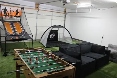 Image de Games/10 Min to GrandPark/30 mins to Indy/Sleeps 14/