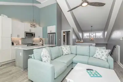 Walk to beach, Dogs Ok, Comm Pool, 3br Corolla