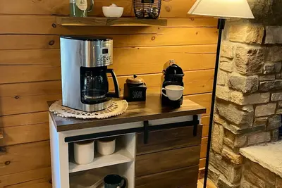 Image de Woodland Owl Retreat-Newly Renovated Cabin +Trails
