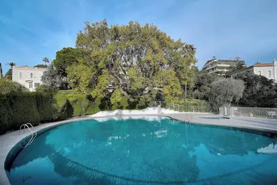 Image de Residence Standing Rocher St Georges- 3p de 100m2 -Grand jardin -Piscine
