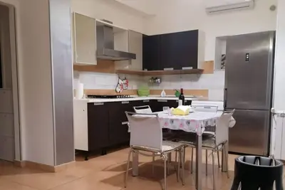 Image de Renovated, spacious apartment with garden