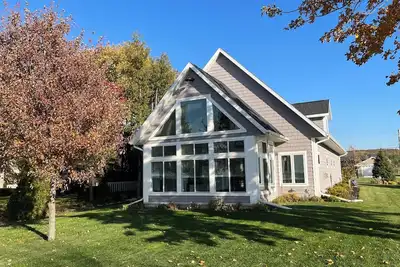 Image de New spacious Lake Winnebago House with beach, fire pit and dock. 3 bedrooms