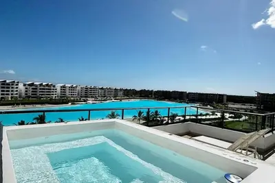 Image de Crystal Lagoon- 2 Story Penthouse Downtown