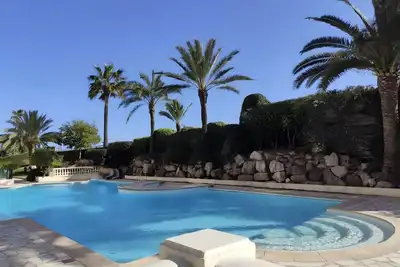 Image de Cyrnos, appartement en résidence, avec 2 piscines communes, proche de la mer, situé à Cannes