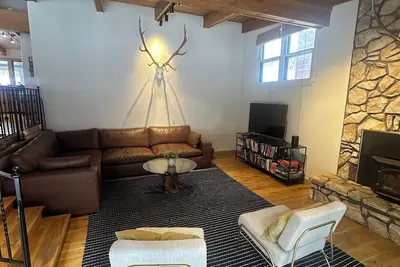 Image de Warm Springs mid-century home!