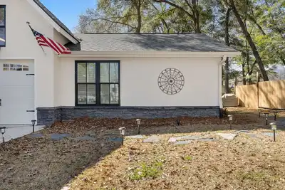 Image de Teacup Cottage in the Heart of Historic Summerville