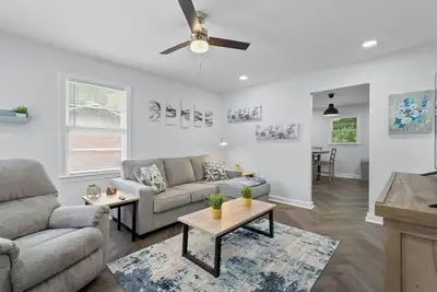 Image de Entire Duplex 10 Mins from Dt Greenville