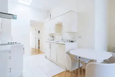 Bright 2bd in Dublin city center
