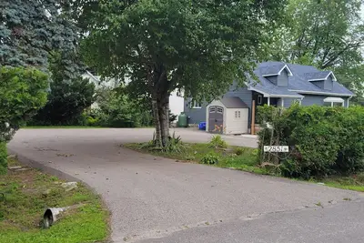 Image de Retraite spacieuse au bord du lac près de Toronto