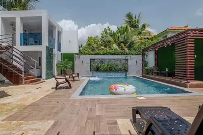 Spacious 4-bedroom villa in enjoyable Santo Domingo Este with WiFi, Ac