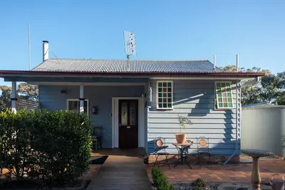 Image de Camelia Cottage Diamondvale Estate Stanthorpe, cosy cottage with fireplace.