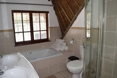 Image de Charming 2-bedroom B&B with WiFi, Ac in Fourways, Johannesburg