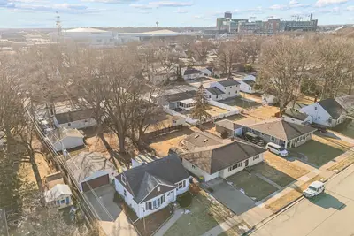 Image de Charming House Steps from Lambeau Field – Perfect for Nfl Draft Week!