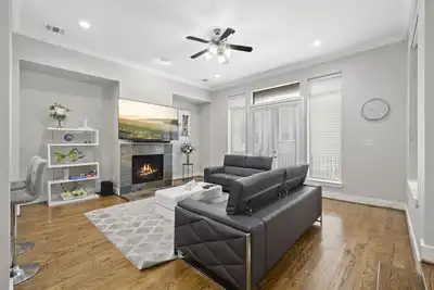 Image de Upscale Houston Home | Walk to Dining & Shops