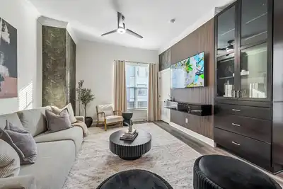 Image de Luxury Downtown Townhouse w\/ Game Room and Gated Lot