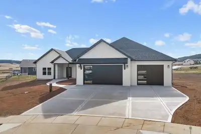 Image de 3-bedroom modern house in Sturgis.
