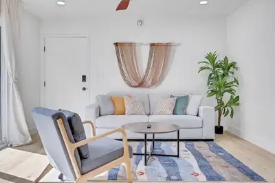 Image de Getaway in Long Beach, 5 minutes to Beach & Fun!
